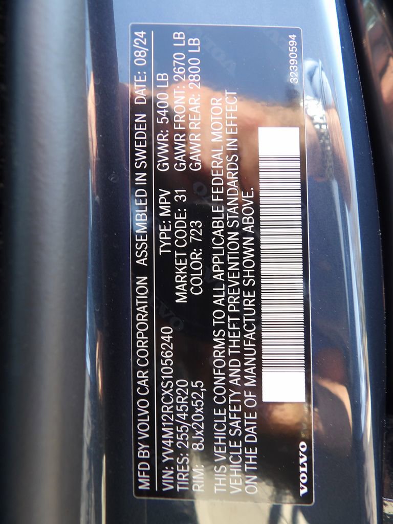 Certified 2025 Volvo XC60 B5 Plus w/ Protection Package Premier image 31