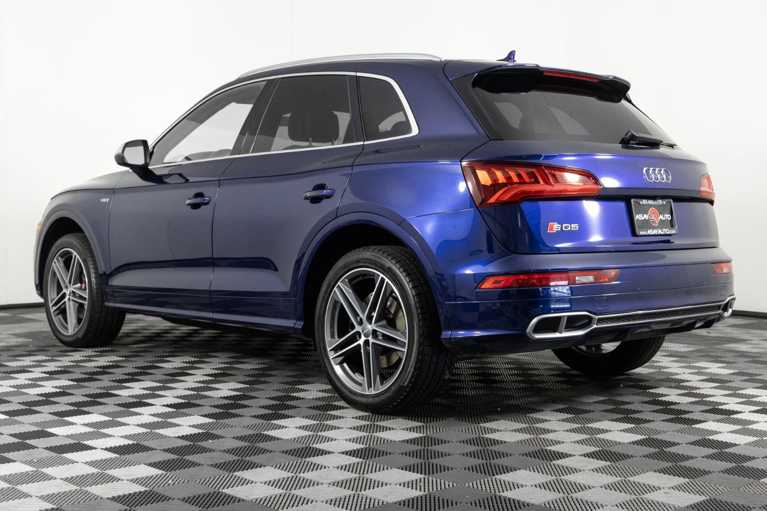 Used 2018 Audi SQ5 Premium Plus w/ Navigation Package AWD/4WD image 4