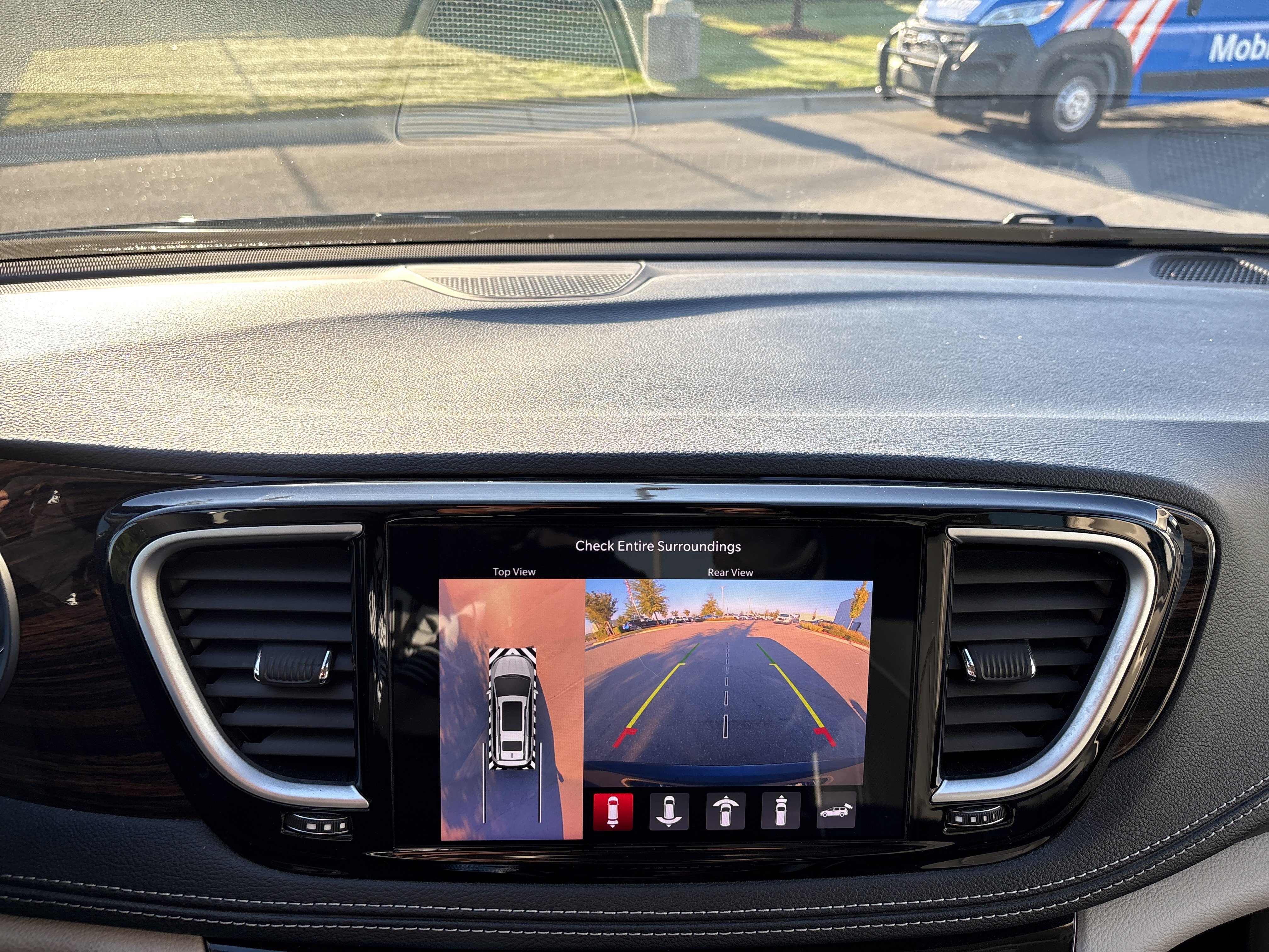 Used 2023 Chrysler Pacifica Limited w/ Uconnect Theater Family Group AWD/4WD image 30