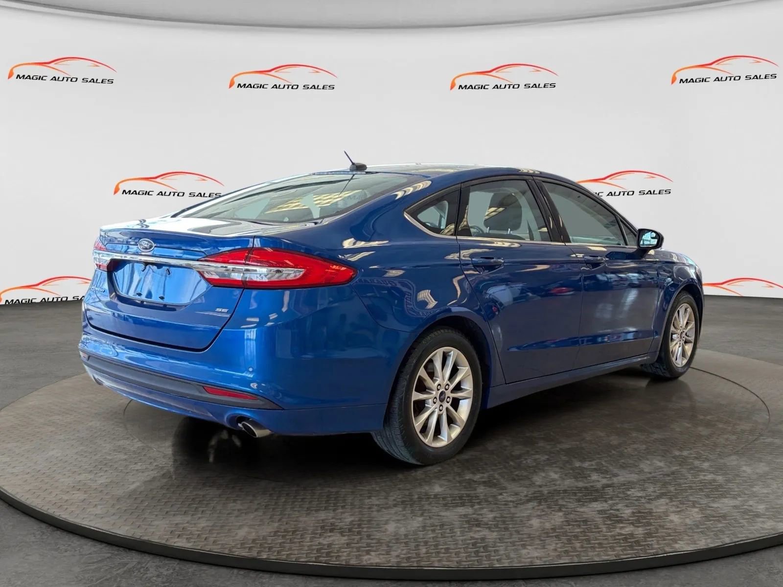 Used 2017 Ford Fusion SE w/ Fusion SE Technology Package image 43