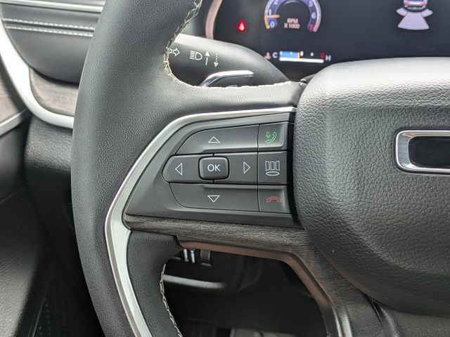 Used 2024 Jeep Grand Cherokee L Limited w/ Black Appearance Package image 24