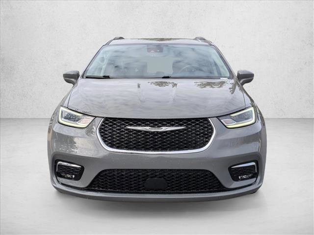 Used 2022 Chrysler Pacifica Touring-L image 2