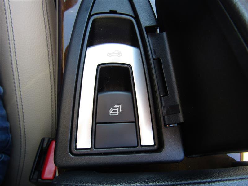 Used 2015 Mercedes-Benz SLK 250 image 32