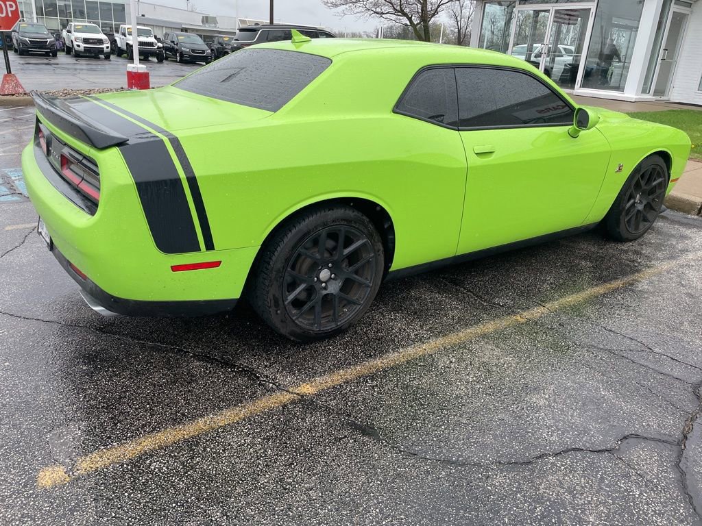 Used 2015 Dodge Challenger R/T Scat Pack w/ Scat Pack Appearance Package RWD image 3