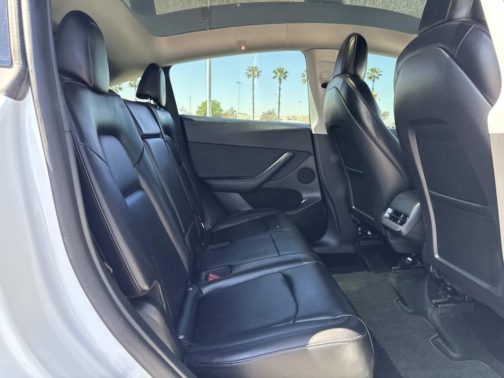 Used 2022 Tesla Model Y Long Range image 27