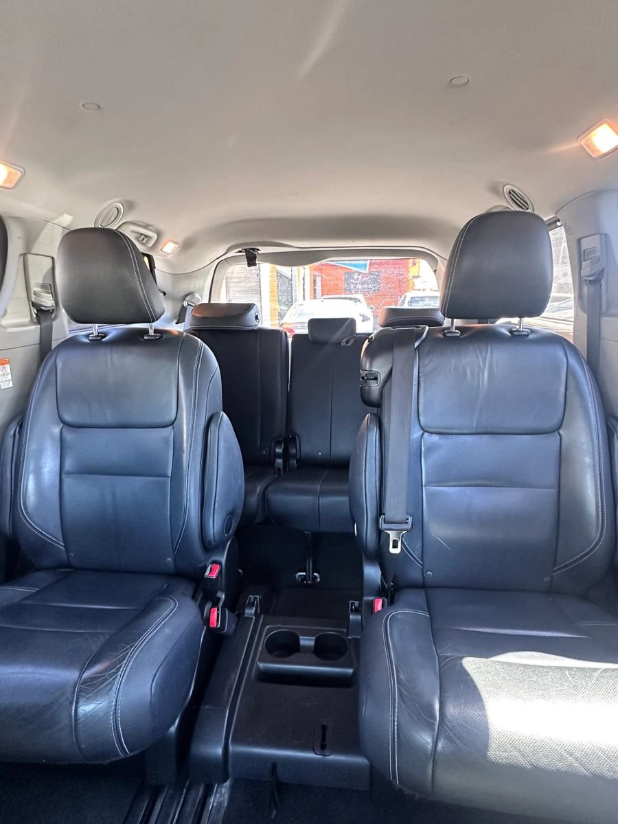 Used 2016 Toyota Sienna SE FWD image 10