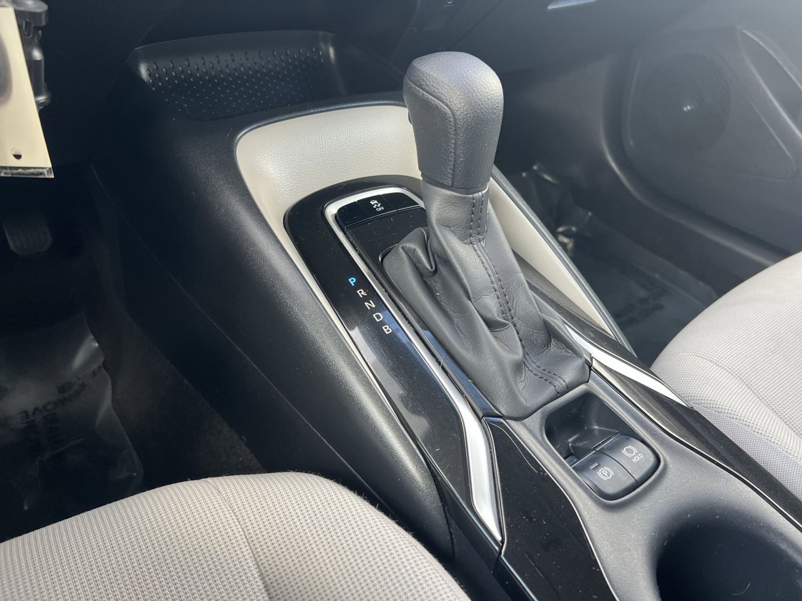 Used 2020 Toyota Corolla LE w/ Carpet Mat Package (TMS) FWD image 28