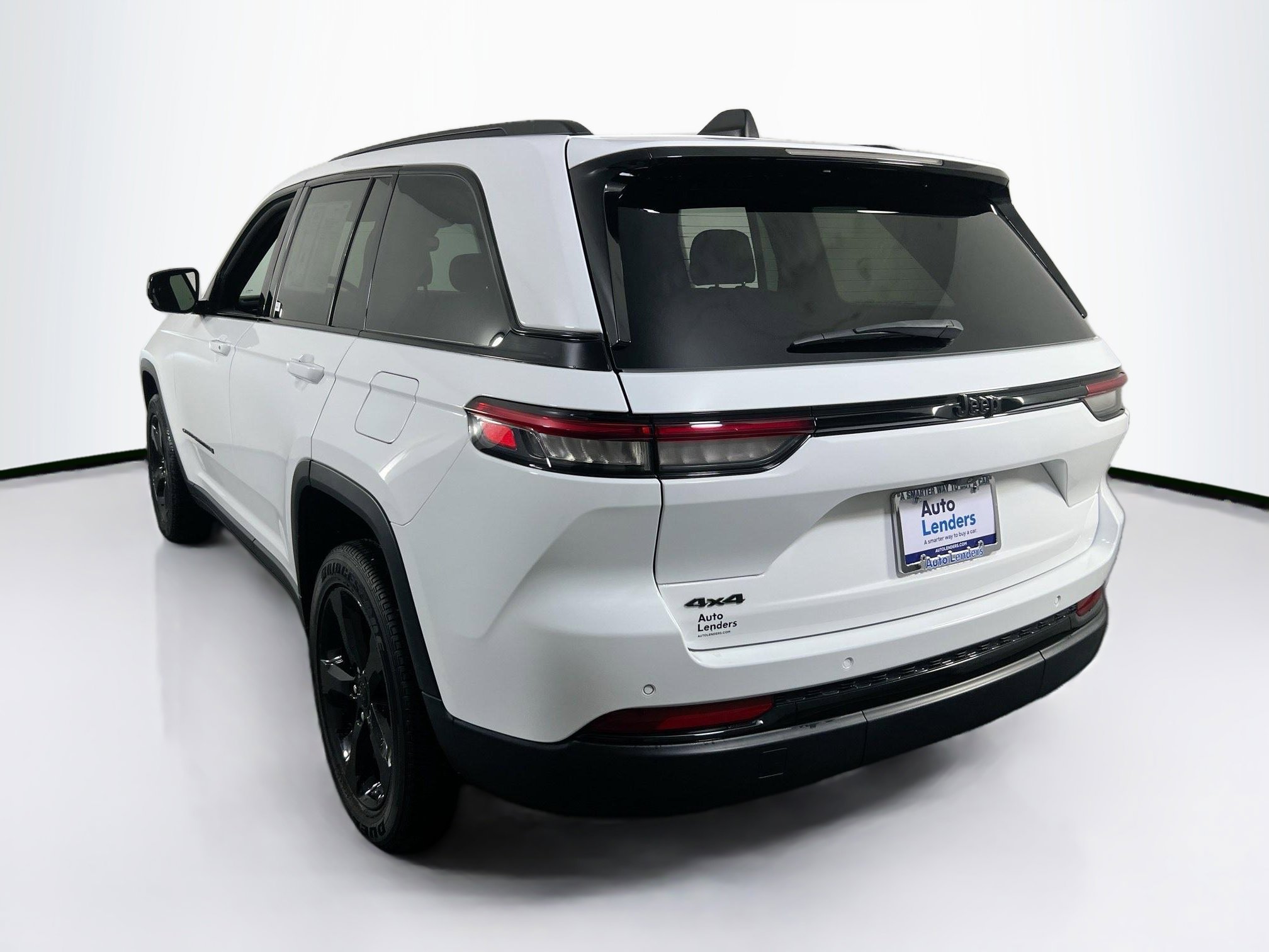 Used 2023 Jeep Grand Cherokee Altitude image 7