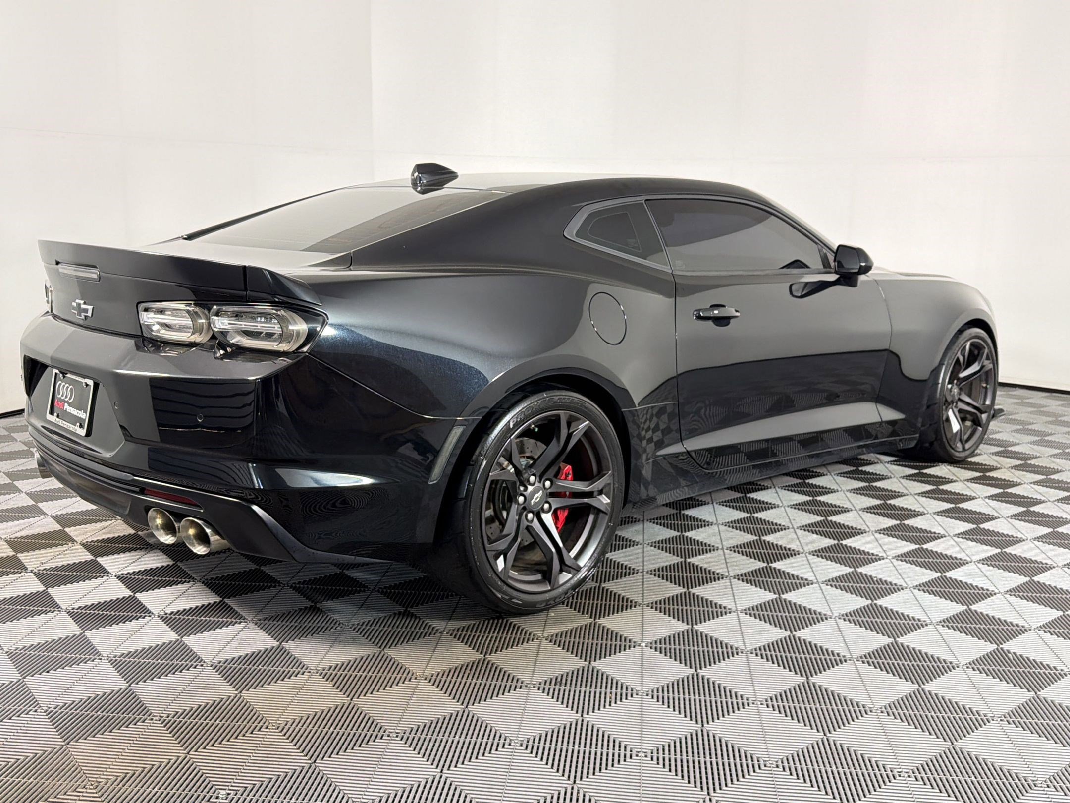 Used 2021 Chevrolet Camaro SS RWD image 8