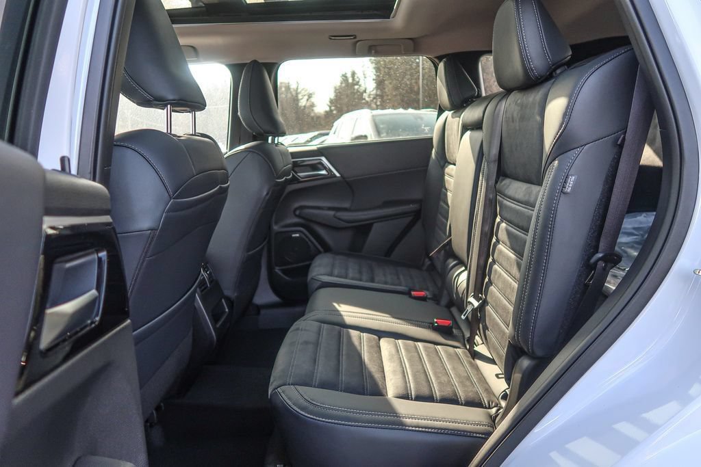 New 2026 Mitsubishi Outlander AWD image 24
