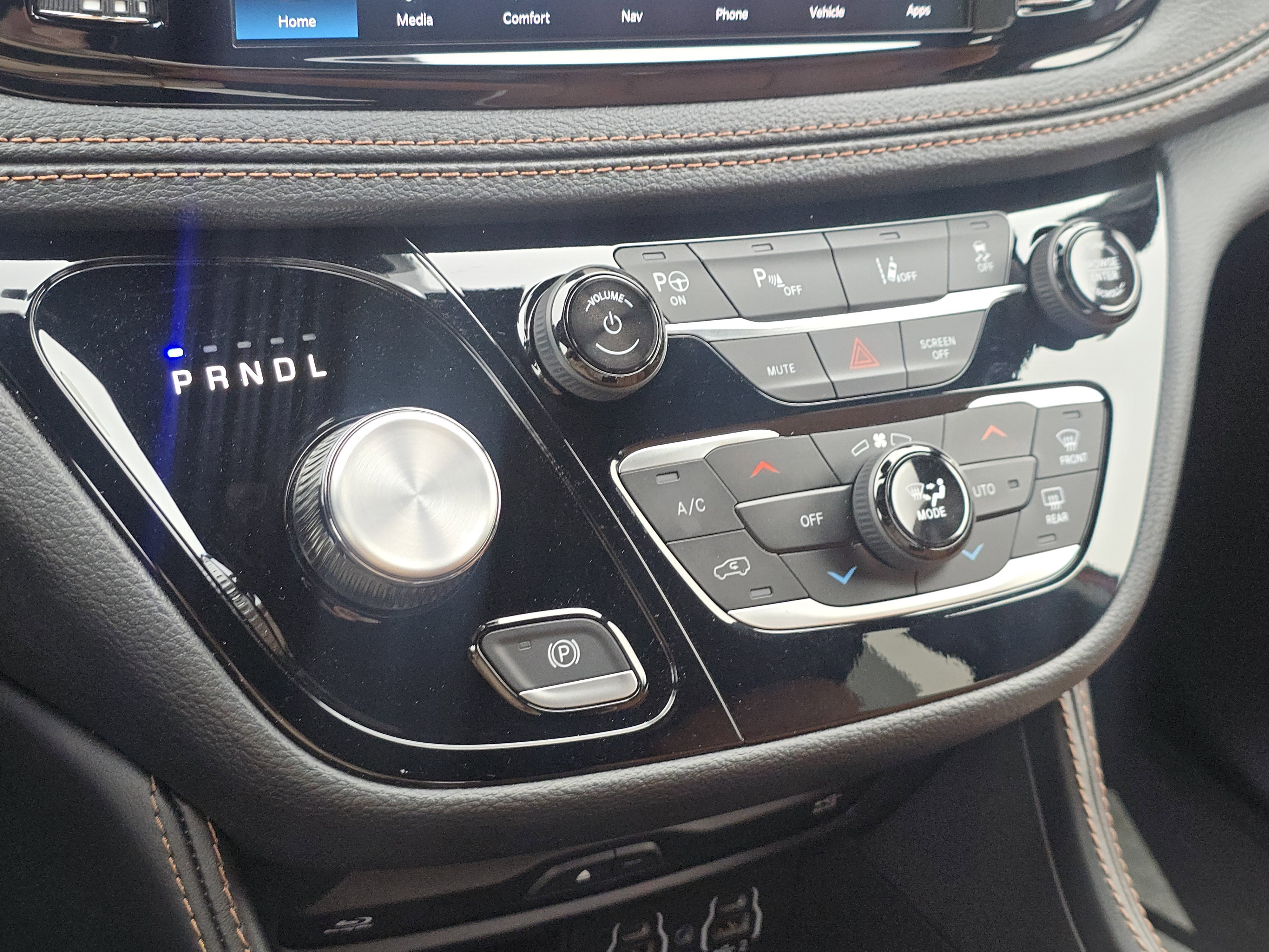 Used 2025 Chrysler Pacifica Pinnacle FWD image 21