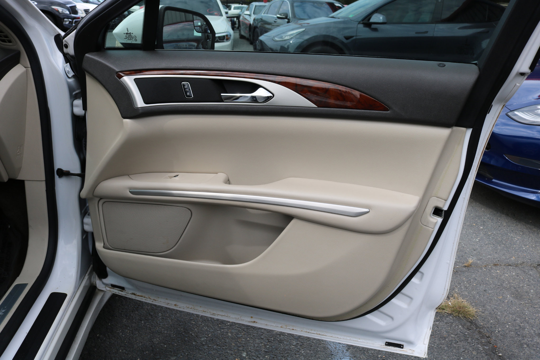 Used 2016 Lincoln MKZ image 41