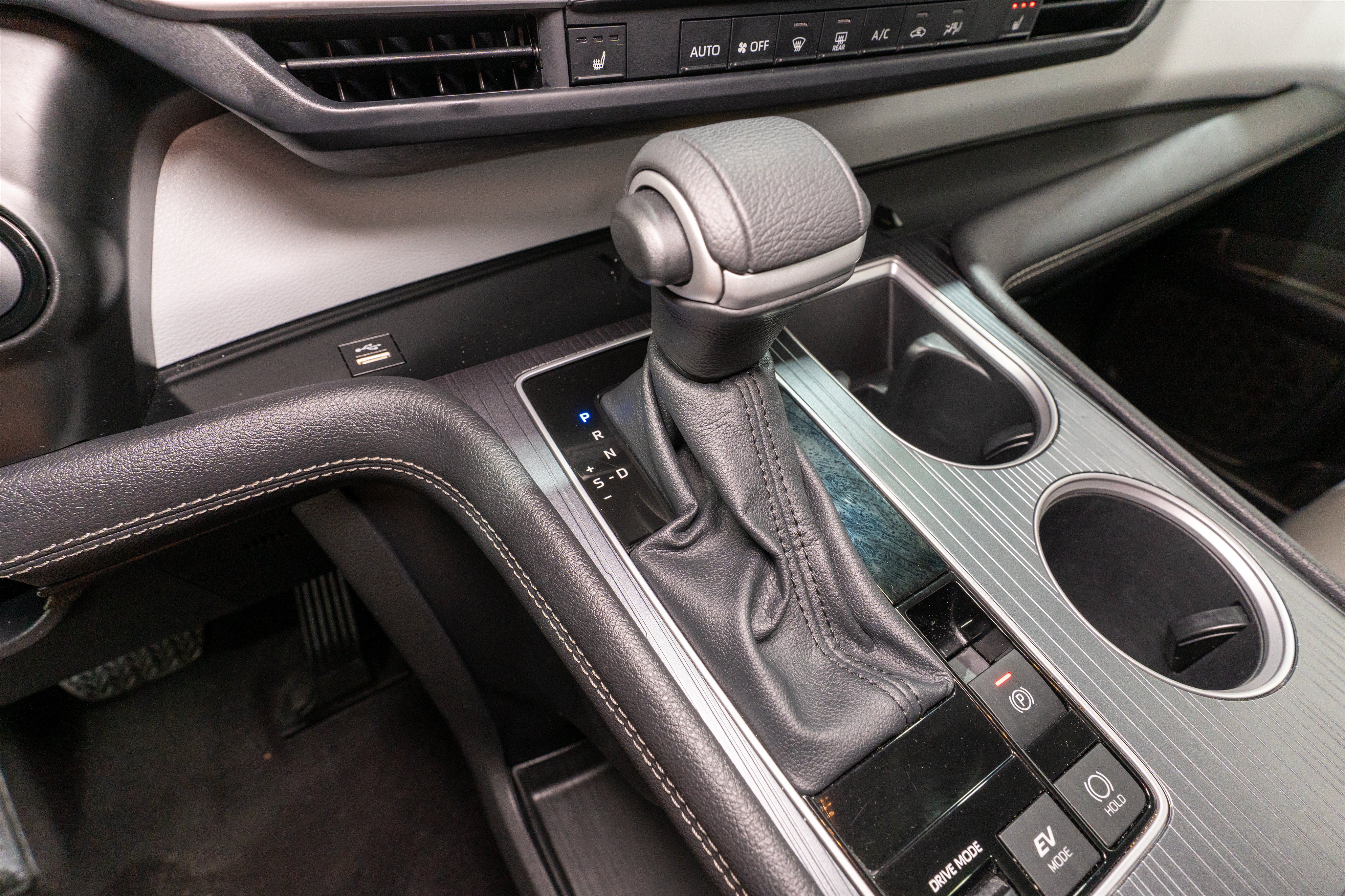 Used 2026 Toyota Sienna XLE FWD image 21
