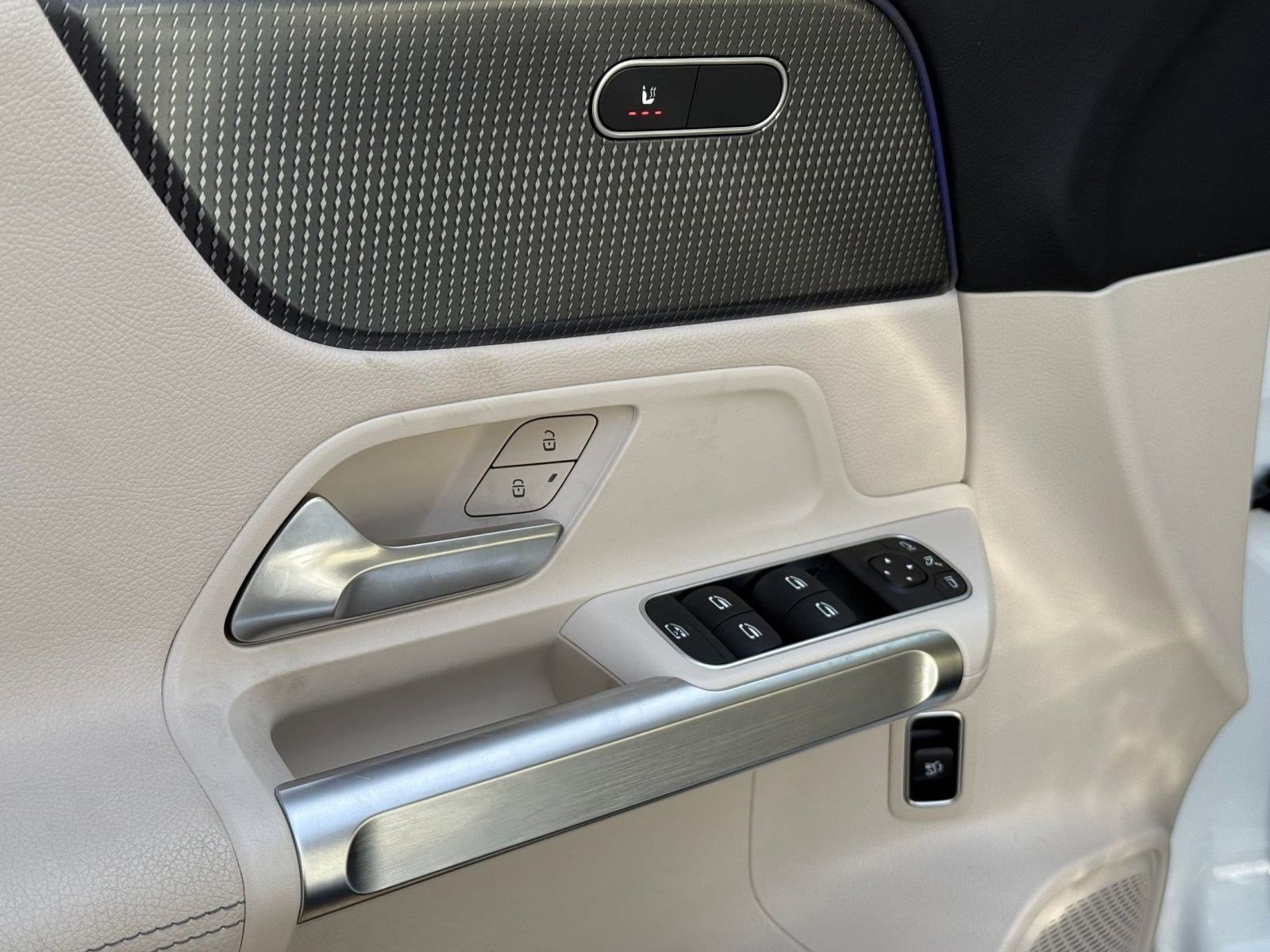 Used 2022 Mercedes-Benz GLB 250 w/ Premium Package Lite image 13