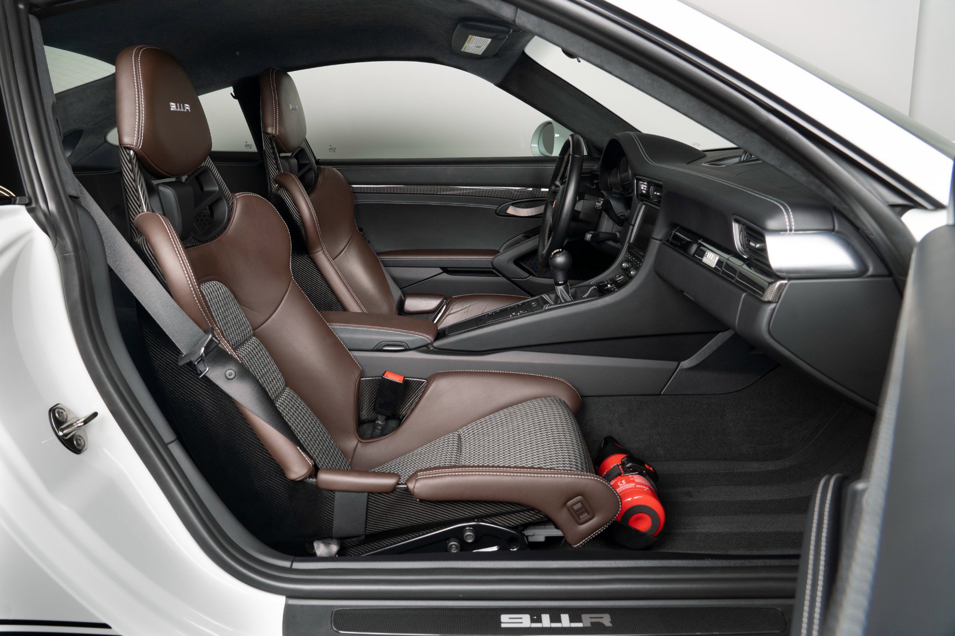 Used 2016 Porsche 911 R image 31