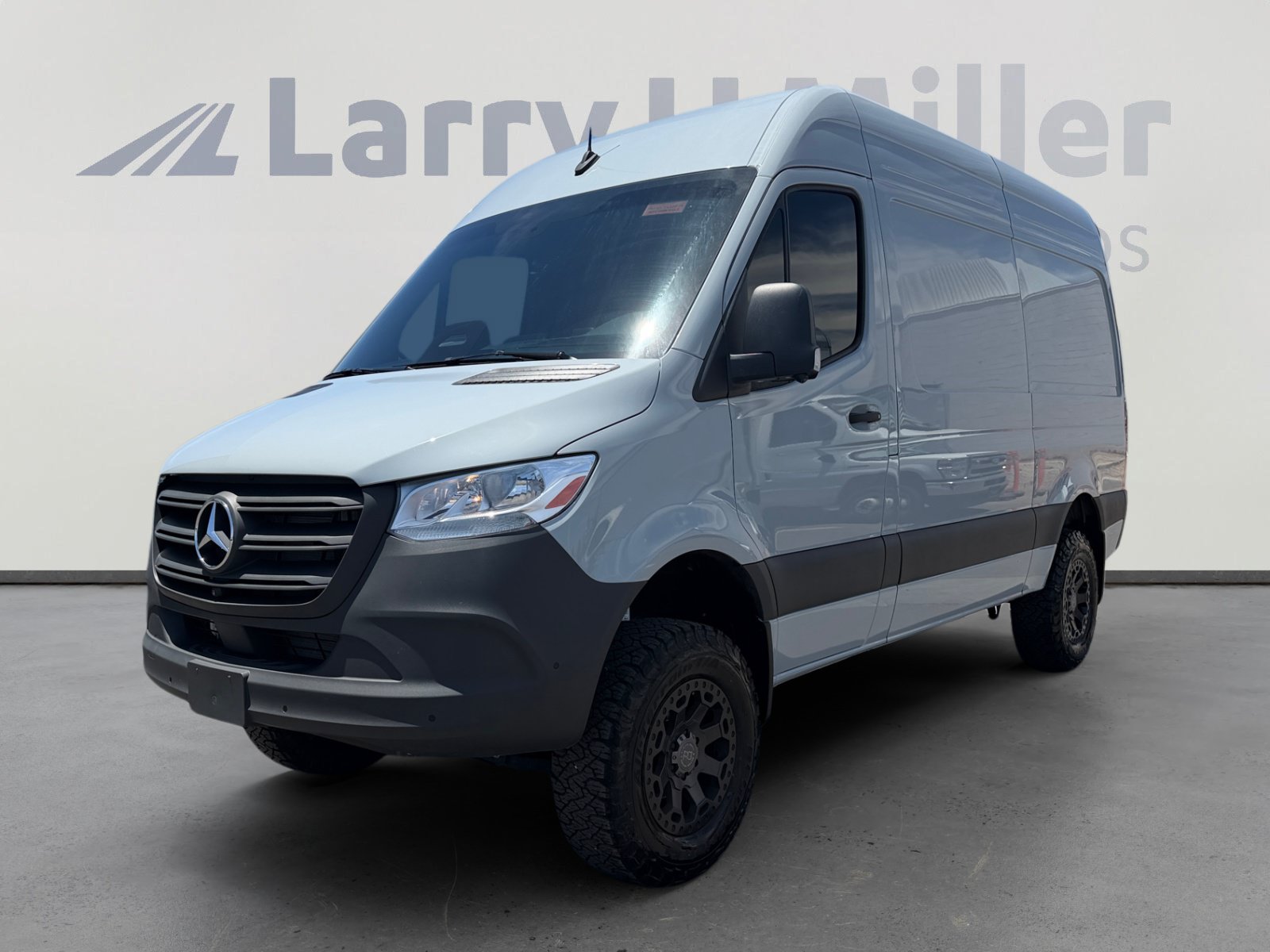 Used 2025 Mercedes-Benz Sprinter 2500 image 1