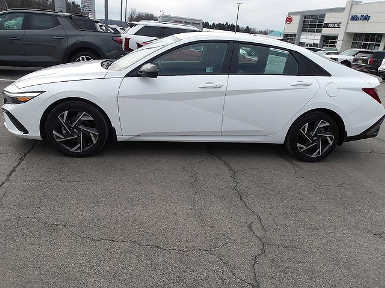 Used 2025 Hyundai Elantra Sport FWD image 4