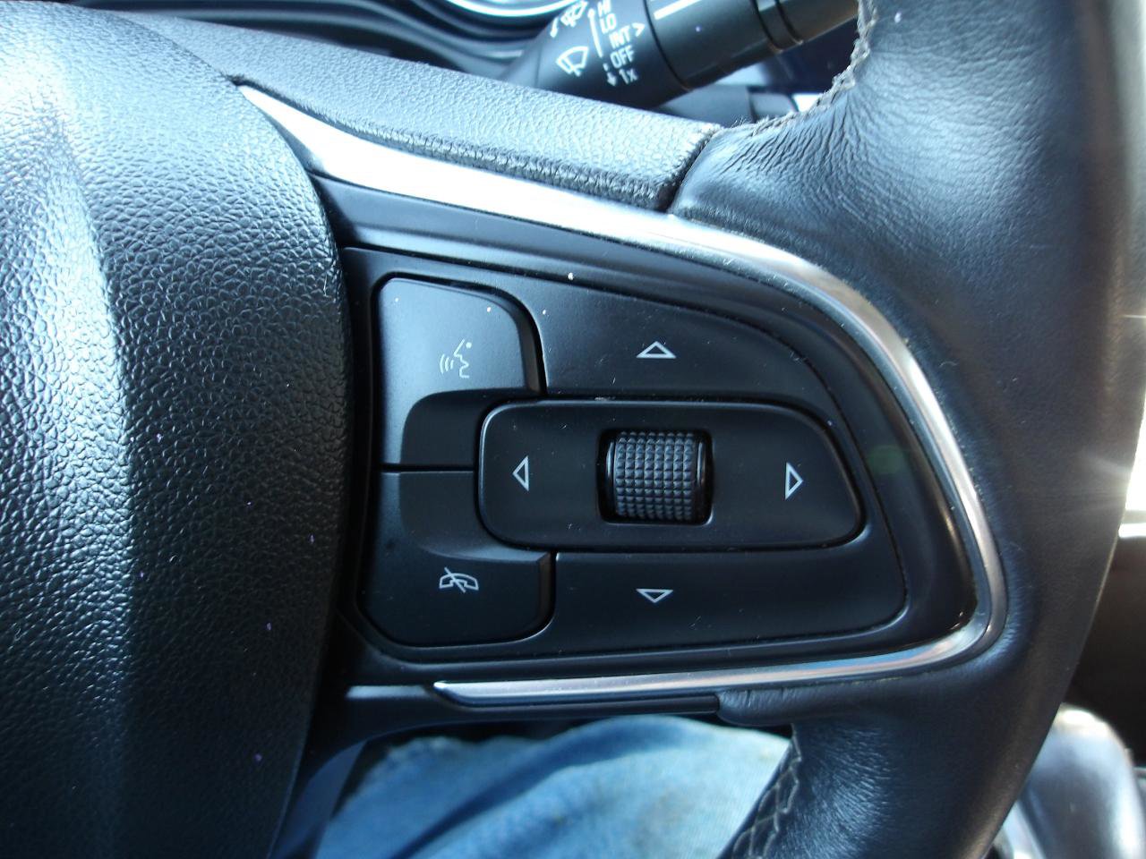 Used 2023 Buick Encore GX Select w/ Sport Touring Package FWD image 16