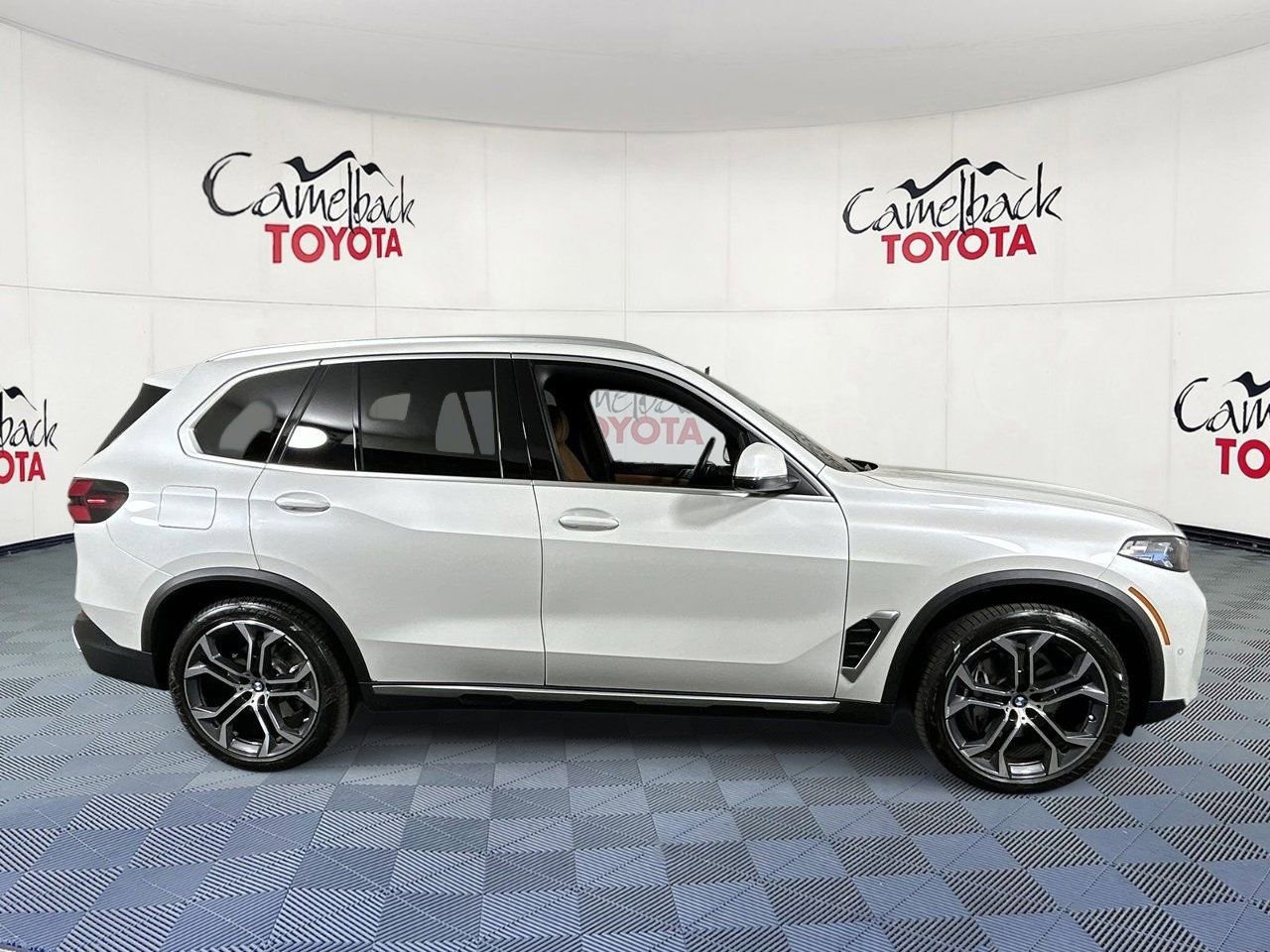 Used 2024 BMW X5 sDrive40i w/ Executive Package image 9
