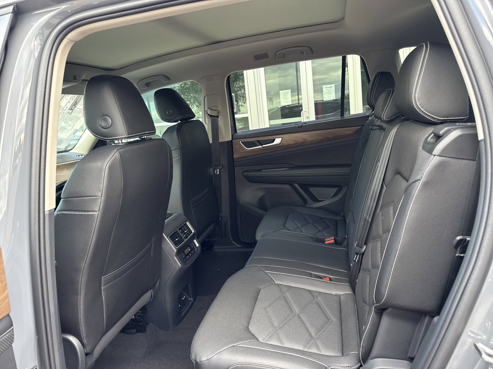 New 2026 Volkswagen Atlas SE image 19