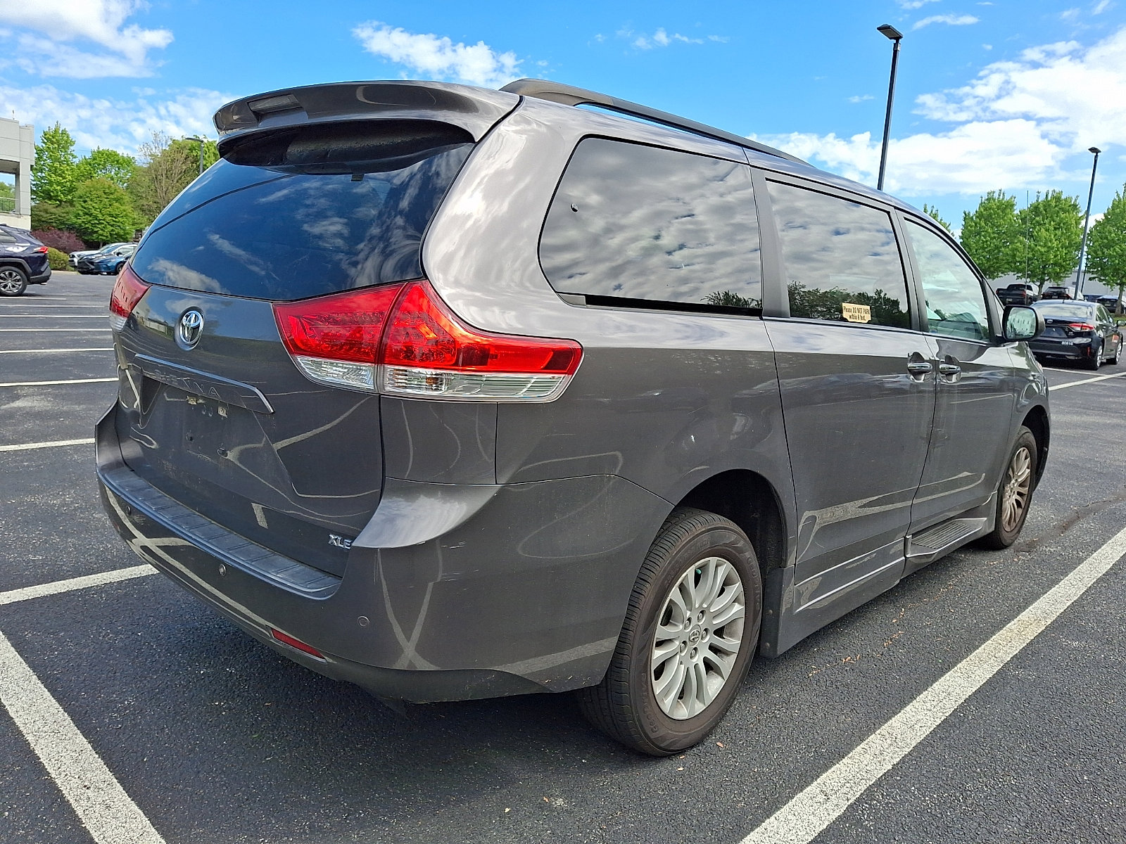Used 2013 Toyota Sienna XLE FWD image 4