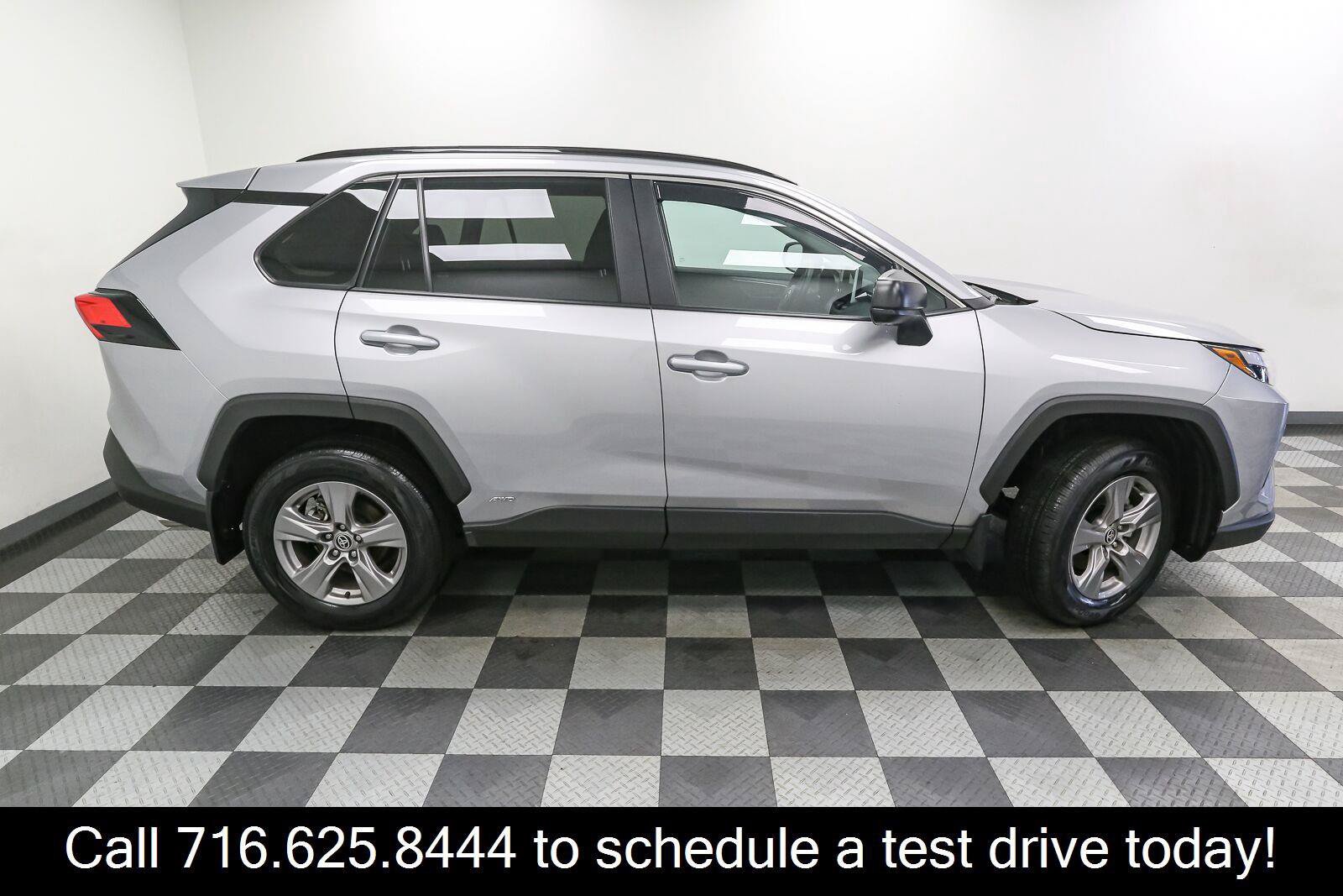 Used 2025 Toyota RAV4 LE AWD/4WD image 7