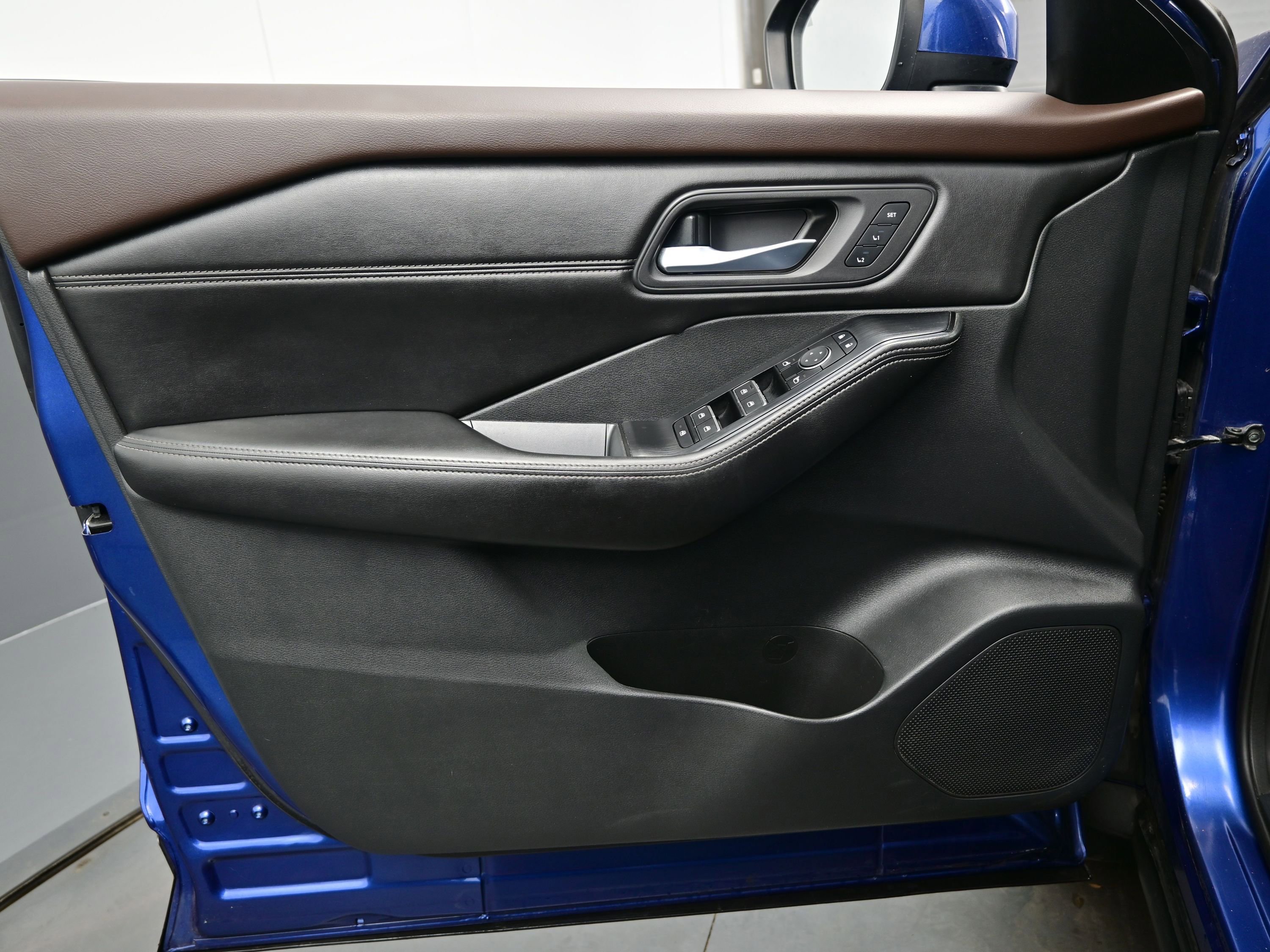 Used 2022 Nissan Rogue SL w/ SL Premium Package image 9