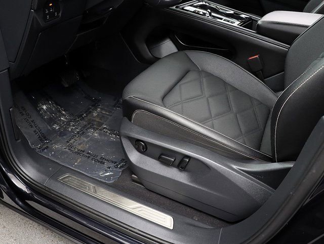 Used 2024 Volkswagen Atlas SE image 25