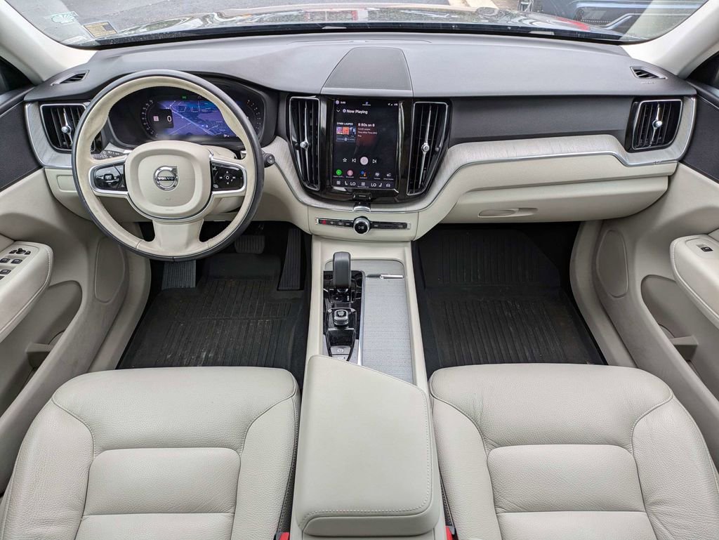 Certified 2024 Volvo XC60 B5 Plus w/ Protection Package Premier AWD/4WD image 17
