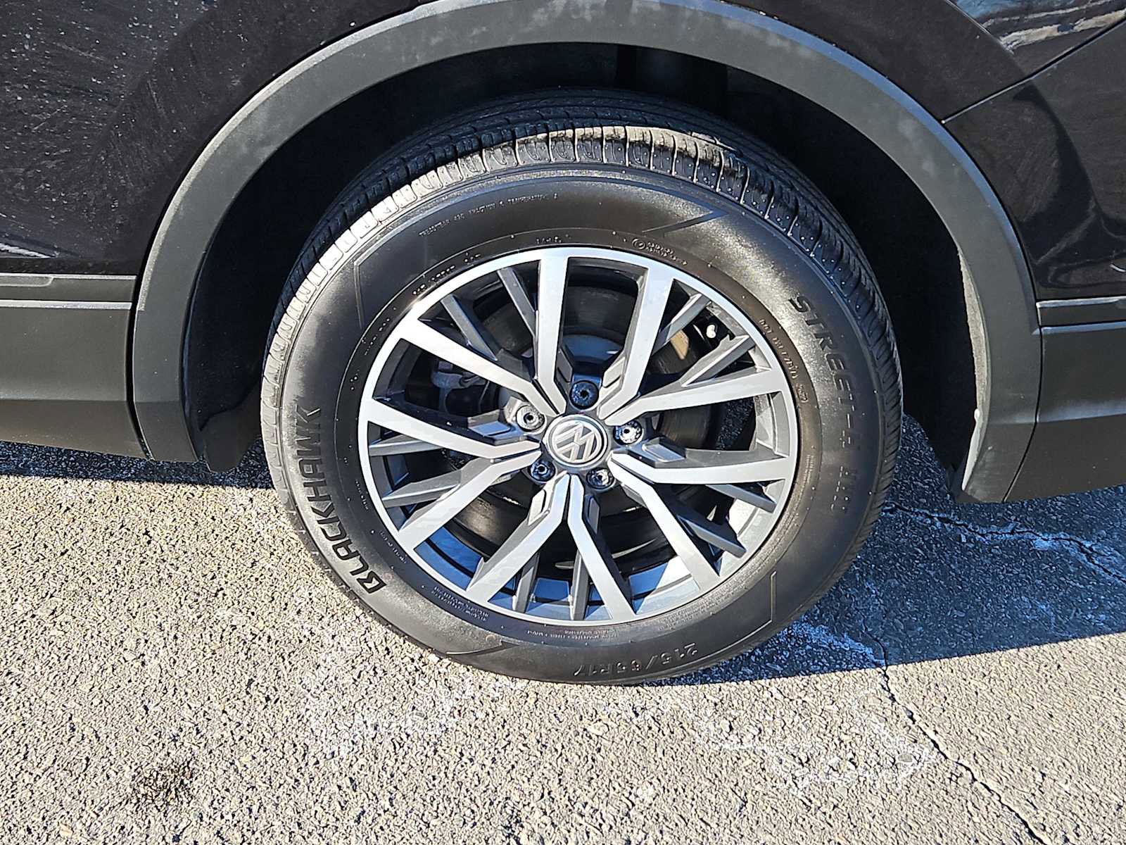 Used 2019 Volkswagen Tiguan SE w/ Panoramic Sunroof Package AWD/4WD image 8