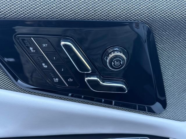 New 2025 Cadillac Optiq Sport 2 w/ LPO, Floor Liner Package image 28