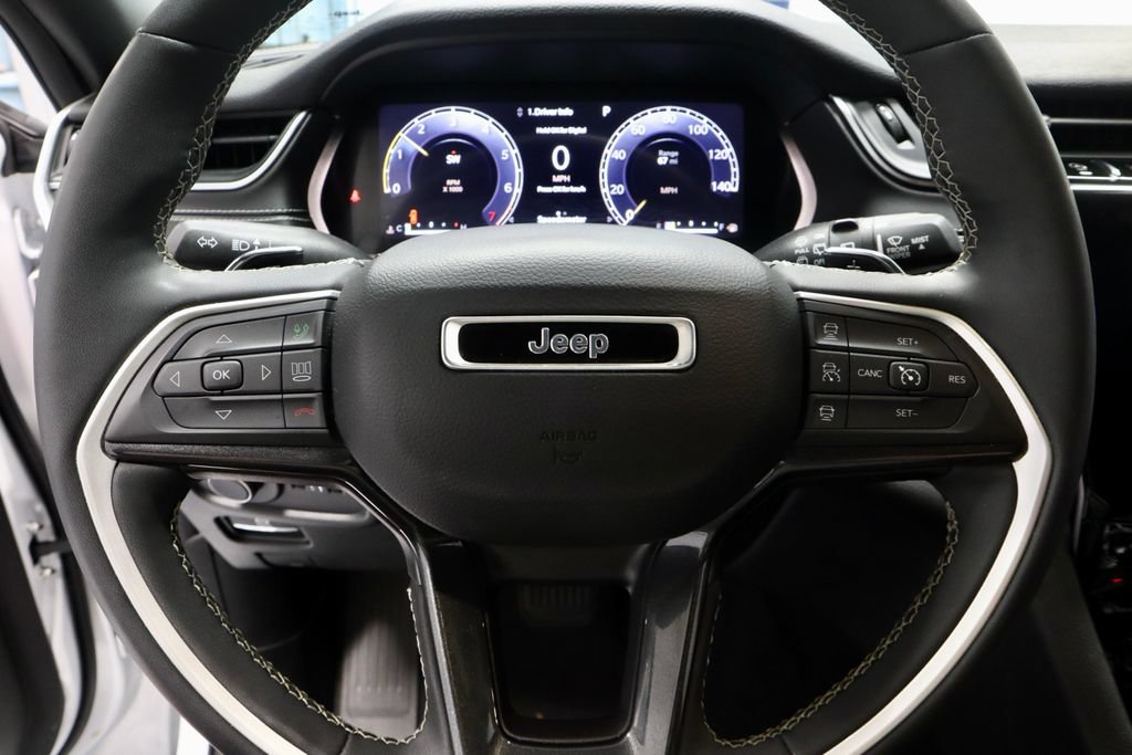 Used 2023 Jeep Grand Cherokee Altitude AWD/4WD image 30