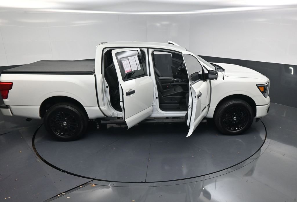 Used 2019 Nissan Titan SL w/ Midnight Edition image 27