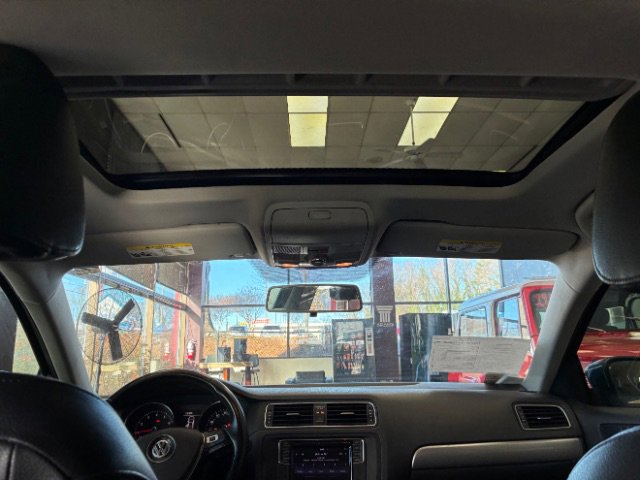 Used 2017 Volkswagen Jetta SE image 24