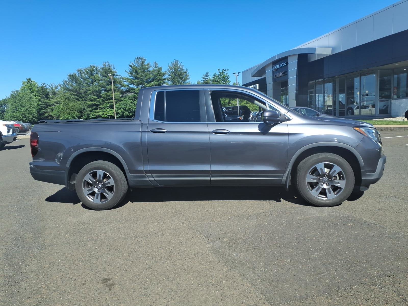 Used 2017 Honda Ridgeline RTL-T image 2