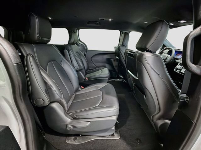 Used 2026 Chrysler Pacifica Select FWD image 25