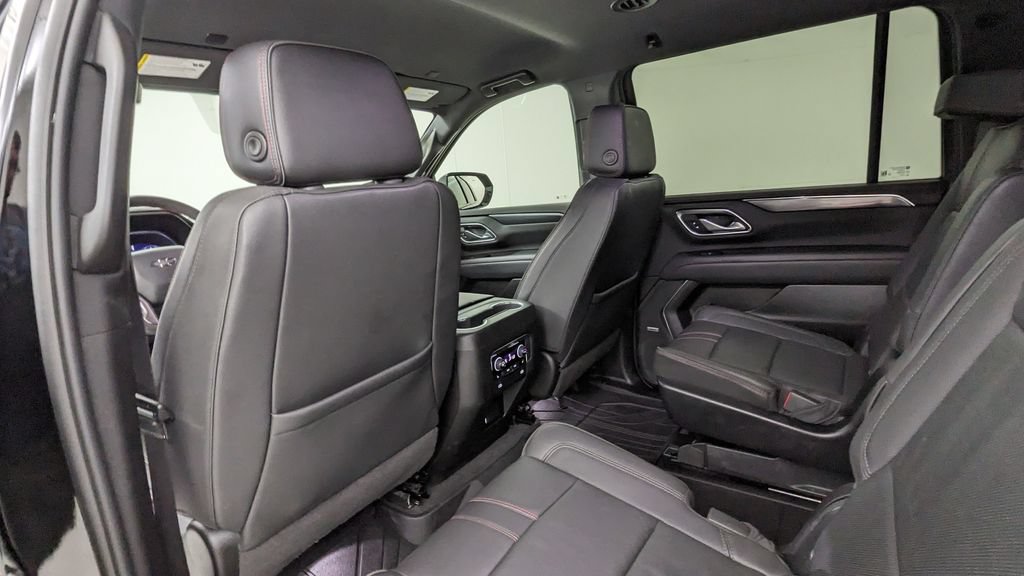 Used 2024 Chevrolet Suburban RST w/ Luxury Package AWD/4WD image 33