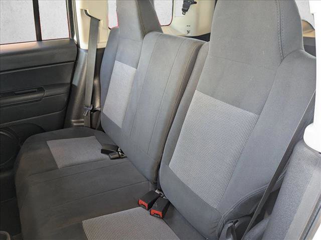 Used 2014 Jeep Patriot Latitude FWD image 16