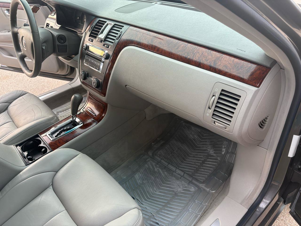 Used 2006 Cadillac DTS FWD image 34
