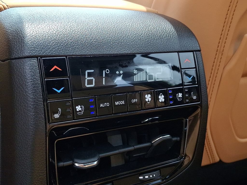 Used 2023 Jeep Grand Cherokee Summit AWD/4WD image 11