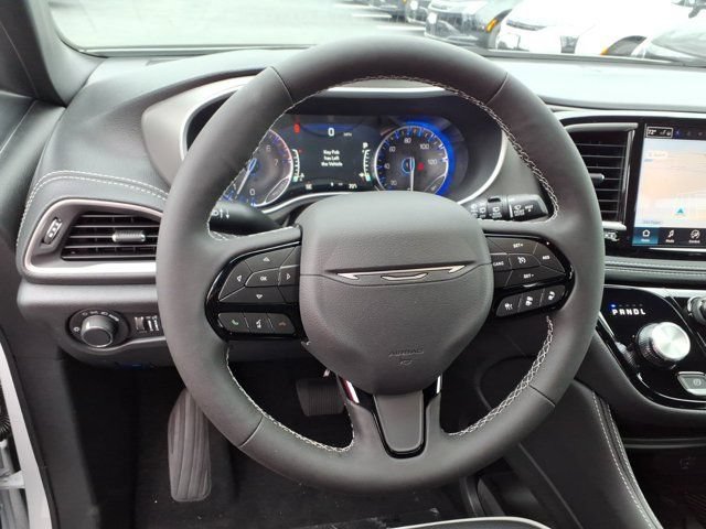New 2027 Chrysler Pacifica Limited w/ S Appearance Package AWD/4WD image 5
