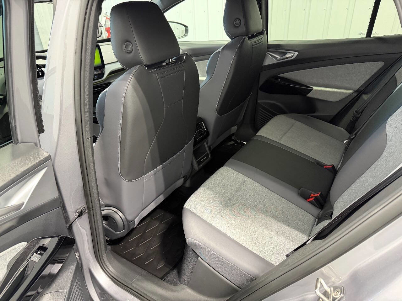 Used 2023 Volkswagen ID.4 Pro image 9