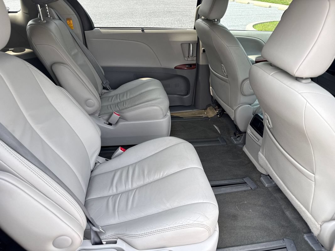 Used 2014 Toyota Sienna XLE AWD/4WD image 13
