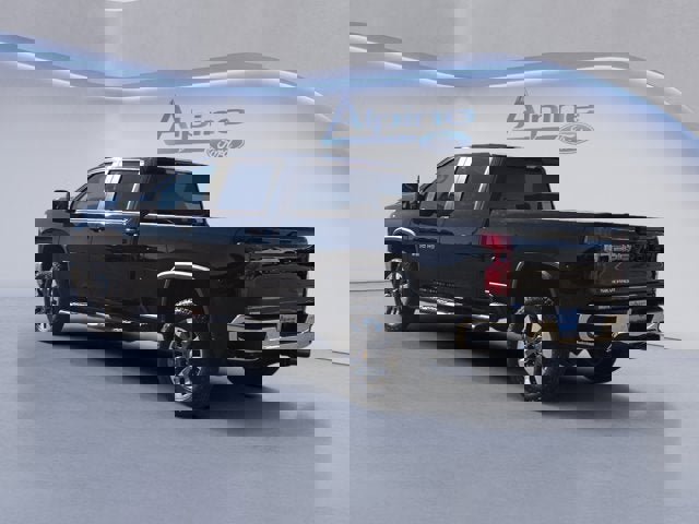 Used 2022 Chevrolet Silverado 2500 LT w/ Convenience Package image 3