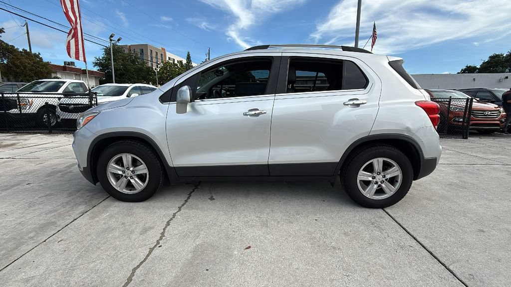 Used 2017 Chevrolet Trax LT w/ LT Convenience Package FWD image 11