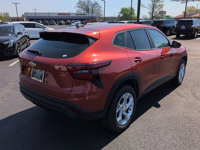 Used 2024 Chevrolet Trax LS w/ LS Convenience Package image 7