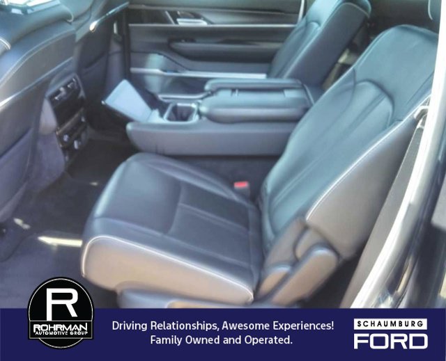 Used 2023 Jeep Grand Wagoneer L Series II AWD/4WD image 5