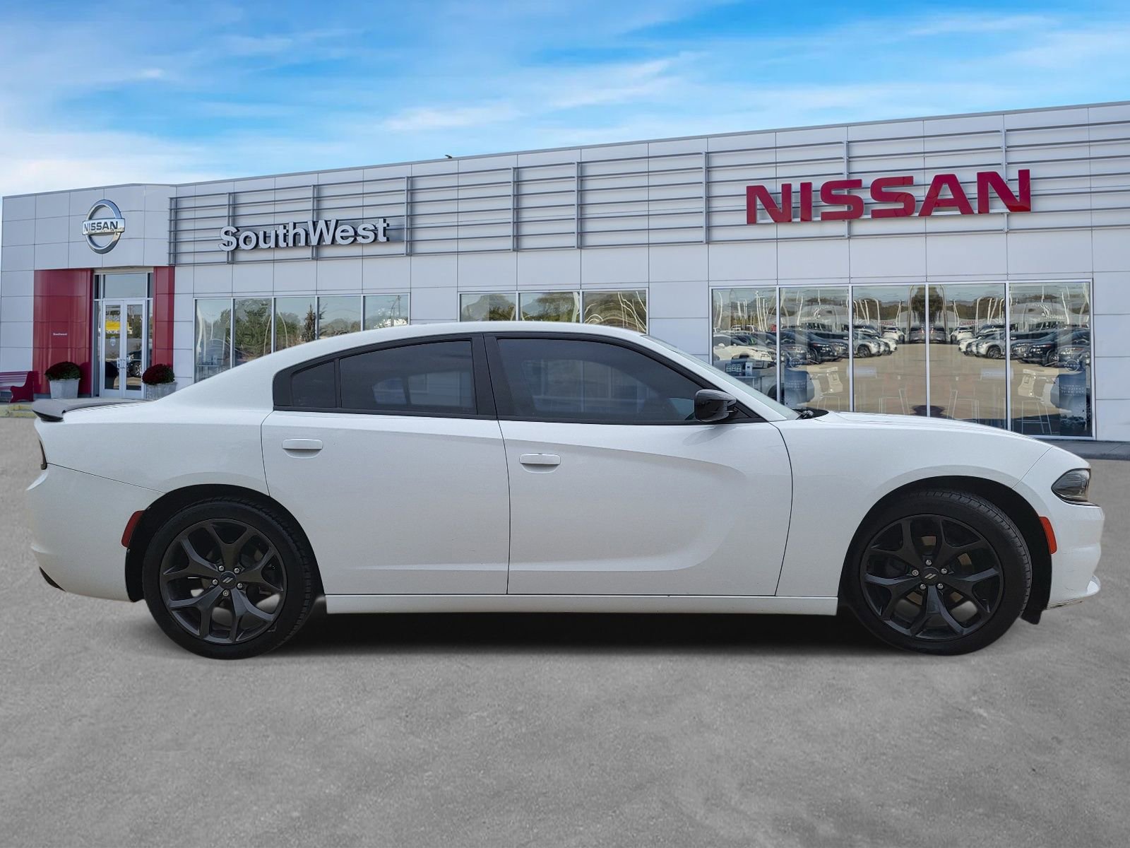 Used 2020 Dodge Charger SXT w/ Plus Group RWD image 5