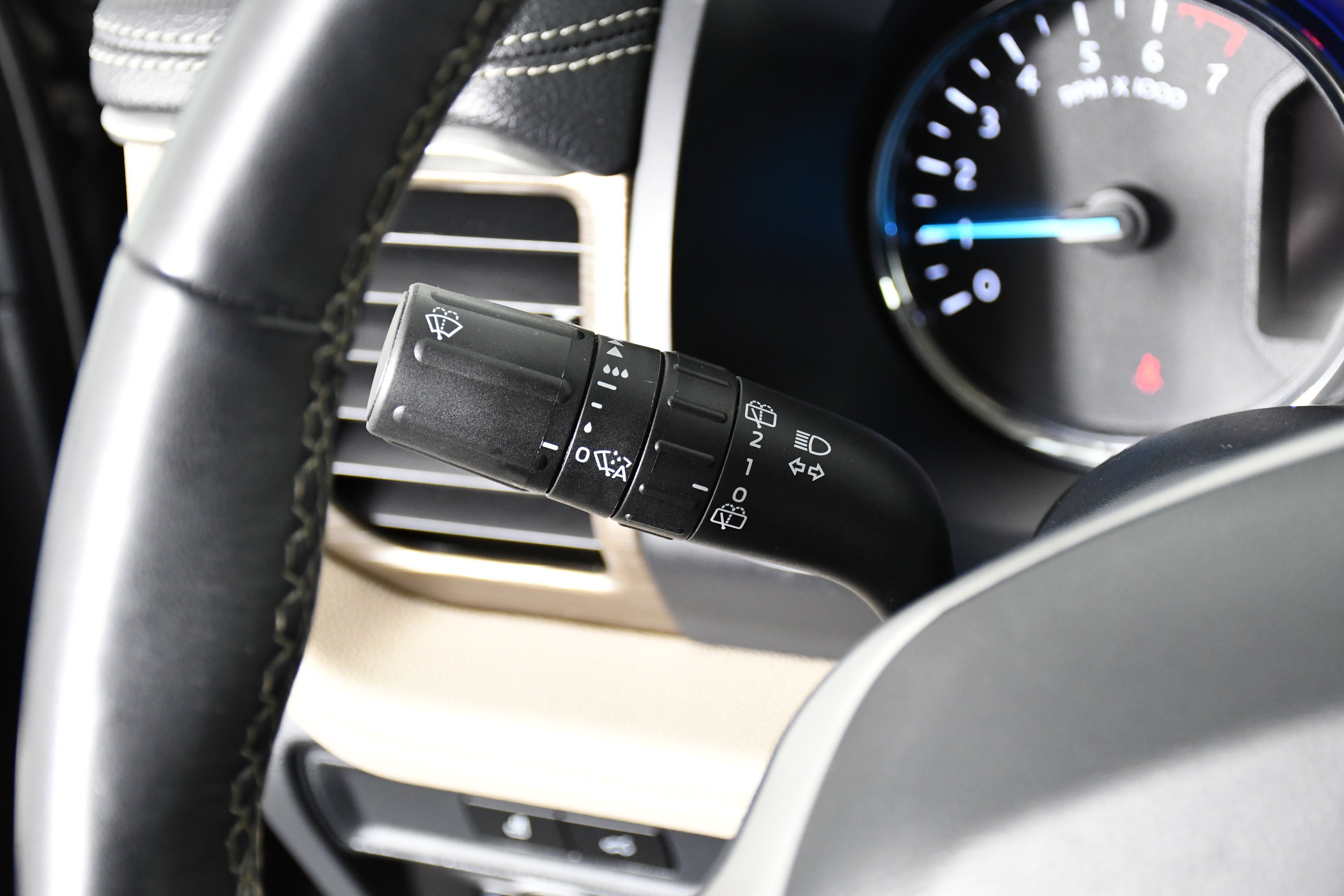 Used 2024 Ford Expedition Limited image 16