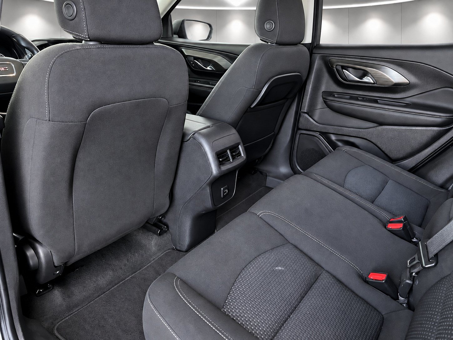 Used 2024 GMC Terrain SLE AWD/4WD image 19